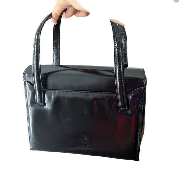 Gucci Elegant Black Shoulder Bag with Gold Details - Picture 7 of 15